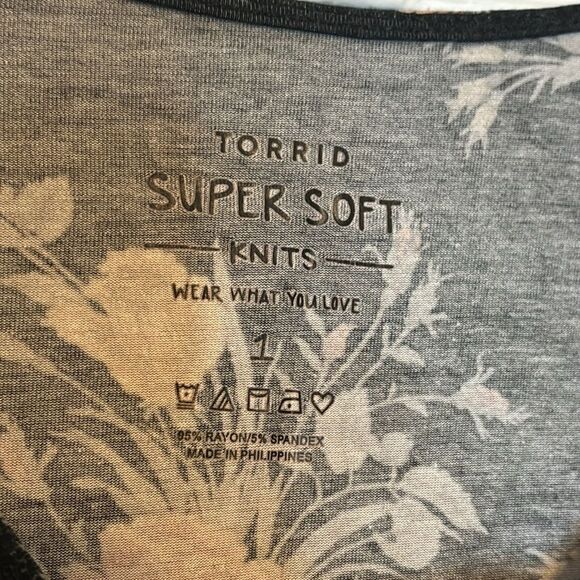 Torrid Womens Super Soft Knit 3/4 Length Sleeve Black Floral Loose Tshirt Size 1 - Picture 5 of 6